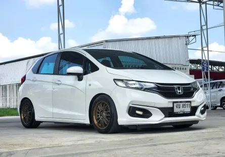 2018 Honda JAZZ 1.5 i-VTEC รถเก๋ง 5 ประตู 