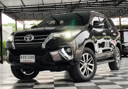 TOYOTA FORTUNER 2.8 V 2 WD เกียร์ออโต้ ปี 2015