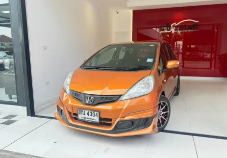 2011 Honda JAZZ 1.5 i-VTEC รถเก๋ง 5 ประตู 