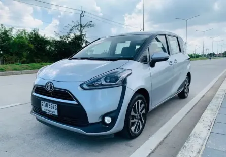 2018 Toyota Sienta 1.5 V รถ mpv 7ที่นั่ง 