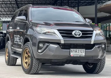 2017 Toyota Fortuner 2.4 V SUV ออกรถ 0 บาท