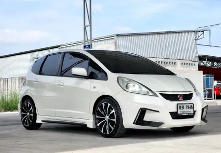 2011 Honda JAZZ 1.5 i-VTEC รถเก๋ง 5 ประตู 