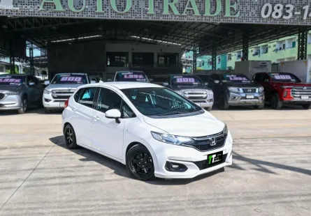 2018 Honda JAZZ 1.5 i-VTEC รถเก๋ง 5 ประตู รถบ้านมือเดียว