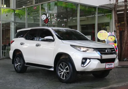 ขายรถ TOYOTA Fortuner 2.4 V เกียร์ AUTO สีขาว ปี2019