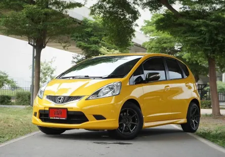 2010 Honda JAZZ 1.5 i-VTEC รถเก๋ง 5 ประตู ฟรีดาวน์