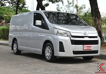 Toyota Hiace 2.8 ECO 2020 รถตู้เตี้ยบรรทุก โฉมหน้ายาว ปูพื้นกันลื่นมาอย่างดี