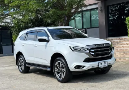 2022 ISUZU MUX 3.0 ULTIMATE รถมือเดียว สภาพป้ายแดง วิ่งน้อยเพียง 35,000 กม รถไม่เคยมีอุบัติเหตุครับ