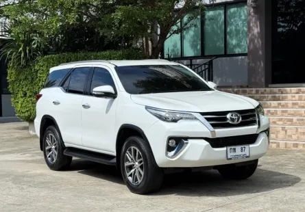 2018 TOYOTA FORTUNER 2.8V 4WD รถมือเดียวป้ายแดง รถวิ่งน้อย เข้าศูนย์ทุกระยะ ไม่เคยมีอุบัติเหตุครับ