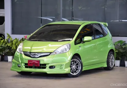 ค่างวด 3,719 ถูกและประหยัด 2013 Honda JAZZ 1.3 Hybrid รถเก๋ง 4 ประตู ฟรีดาวน์