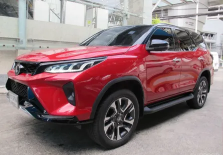 2023 TOYOTA FORTUNER 2.4 LEGENDER BLACK TOP AUTO สีแดง-ดำ วิ่ง 11,209 กม. รถสวยจัดสภาพใหม่ ฟรีดาวน์