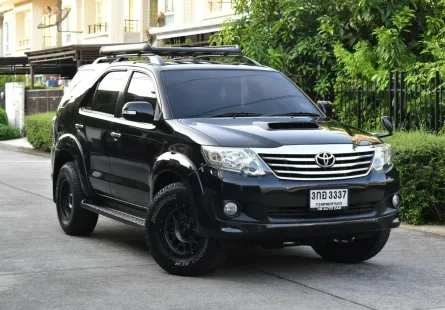 TOYOTA Fortuner 3.0V(ขับ2)  เครื่องยนต์ ดีเซล เกียร์ AT ปี 2012 สีดำ 