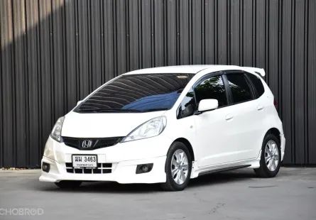 2012 Honda JAZZ 1.5 i-VTEC รถเก๋ง 5 ประตู 