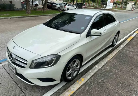 BENZ A-CLASS A180 2015 เลขไมล์ 91,*** km รถใช้งานน้อย การันตีรถสภาพดีไม่เคยมีอุบัติเหตุ