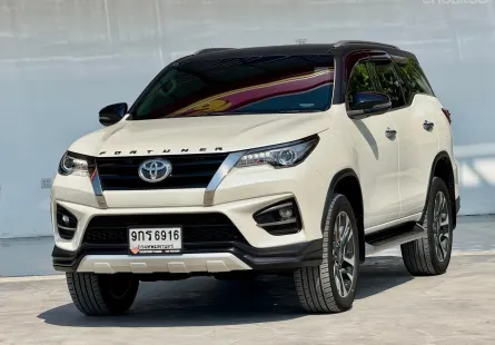 2019 Toyota Fortuner 2.8 TRD Sportivo Black Top 4WD SUV รถสวย เดิมทุกชิ้น