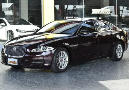 Jaguar XJ 2.0  รถเก๋ง 4 ประตู 