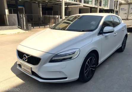 2017 จด 2018 VOLVO V40 T4 มือเดียวสวยๆ