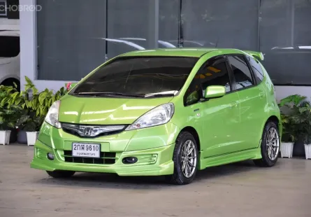 2013 Honda JAZZ 1.3 Hybrid รถเก๋ง 5 ประตู ออกรถฟรีดาวน์