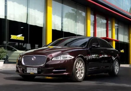 Jaguar XJ 2.0  รถเก๋ง 4 ประตู 