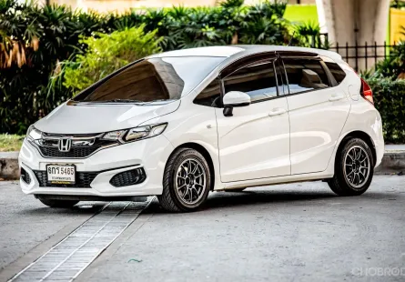 2018 Honda JAZZ 1.5 i-VTEC รถเก๋ง 5 ประตู 