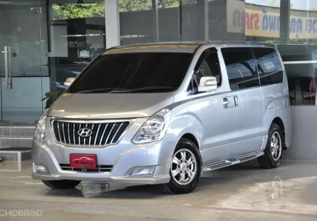 Hyundai H-1 2.5 Touring ปี 16 รถบ้านมือเดียว ใช้น้อยมากเข้าศูนย์ตลอด สวยเดิมทั้งคัน ยางสวย ออกรถ0บาท