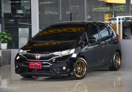 Honda JAZZ 1.5 SV i-VTEC ปี 2016 ไม่เคยติดแก๊สแน่นอน ใช้น้อยมาก รถบ้านแท้ๆ สวยเดิมทั้งคัน ฟรีดาวน์