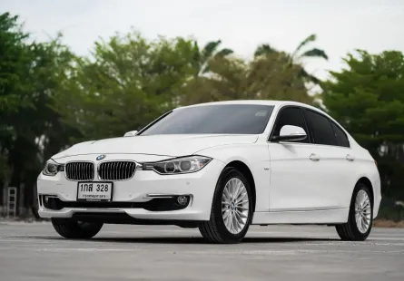 New !! BMW 320i Luxury F30 ปี 2012 จด 13 สภาพสวย ประวัติศูนย์ตลอด ไม่เคยชน