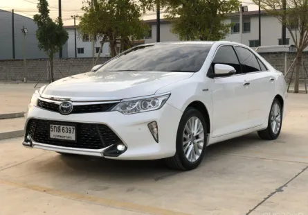 Toyota Camry 2.5 Hybird Premium สีขาว ปี 2017 วิ่ง 135763 เครื่องยนต์เบนซิน 2.5 ลิตร