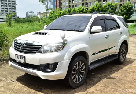 Toyota Fortuner 3.0 V เกียร์ออโต้ ปี 2015 ผ่อนเริ่มต้น 9,*** บาท