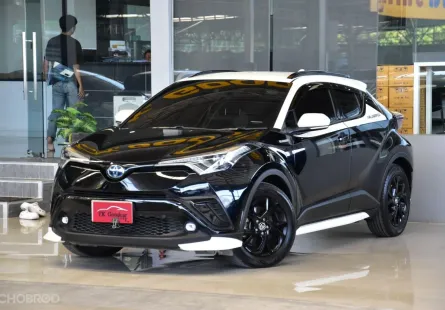 Toyota C-HR KARL LAGERFELD ปี 2021 สวยชิดป้ายแดง ไมล์5x.xxxโล เข้าศูนย์ตลอด รถบ้านมือเดียว ฟรีดาวน์