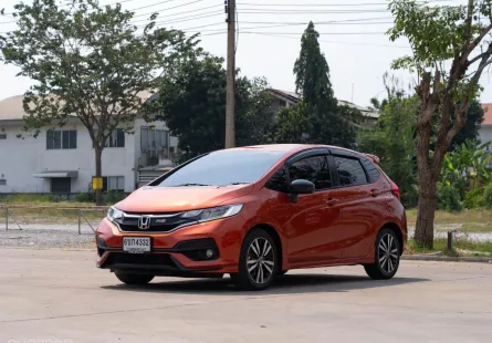 2019 Honda JAZZ 1.5 i-VTEC RS รถเก๋ง 5 ประตู ฟรีดาวน์