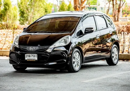 2013 Honda JAZZ 1.5 i-VTEC รถเก๋ง 5 ประตู 