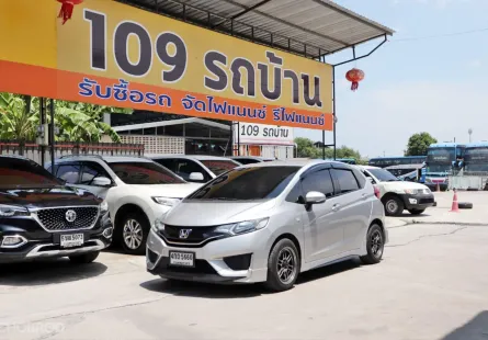 2015 Honda JAZZ 1.5 i-VTEC รถเก๋ง 5 ประตู 