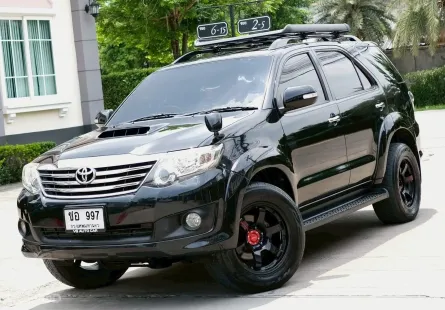 TOYOTA Fortuner 3.0V(ขับ2)  เครื่องยนต์ ดีเซล เกียร์ AT ปี 2012 สีดำ 