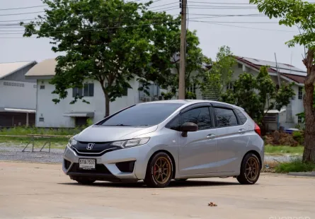 2016 Honda JAZZ 1.5 V ออกรถฟรี