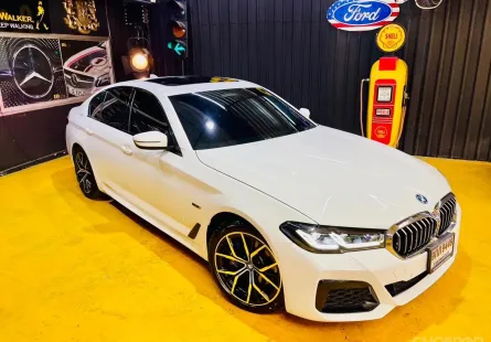 2022 BMW 5 Series 2.0 530e รถเก๋ง 4 ประตู รถบ้านมือเดียว ไมล์น้อย  ออกศูนย์ BMW 