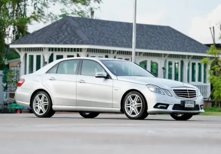 2013 Mercedes-Benz E-Class 1.8 E200 CGI รถเก๋ง 4 ประตู รถบ้านแท้ ไมล์น้อย มือเดียวป้ายแดง 