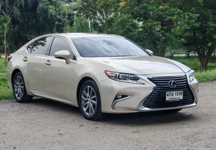 2015 Lexus ES300h 2.5 Hybrid รถเก๋ง 4 ประตู รถบ้านมือเดียว ไมล์แท้ ออกศูนย์ไทย 