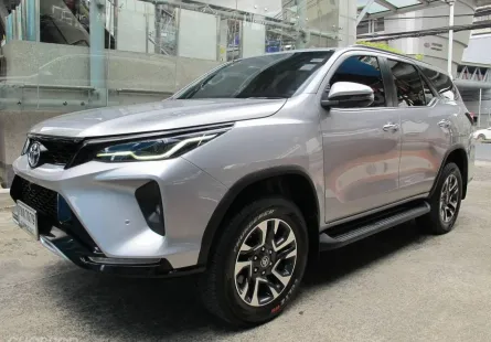 2022 Toyota Fortuner  2.4 LEADER V 4WD รถสวยสภาพใหม่  ฟรีดาวน์