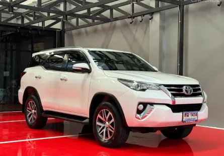 2017 TOYOTA FORTUNER 2.8 V รถมือเดียวออกป้ายแดง รถวิ่งน้อย ประวัติศูนย์ครบ ไม่เคยมีอุบัติเหตุครับ