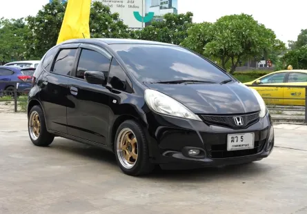 2013 Honda JAZZ 1.5 i-VTEC รถเก๋ง 5 ประตู ฟรีดาวน์ รถบ้านมือเดียว ป้ายแดง 