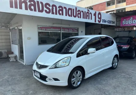 2010 Honda JAZZ 1.5 i-VTEC รถเก๋ง 5 ประตู 
