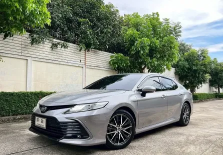 2022 Toyota CAMRY 2.5 Premium รถเก๋ง 4 ประตู รถบ้านแท้ ไมล์น้อย  มือเดียวป้ายแดง 