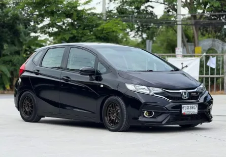 2018 Honda JAZZ 1.5 i-VTEC รถเก๋ง 5 ประตู ดาวน์ 0%