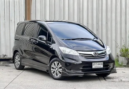 2013 Honda Freed 1.5 SE รถเก๋ง 5 ประตู ฟรีดาวน์