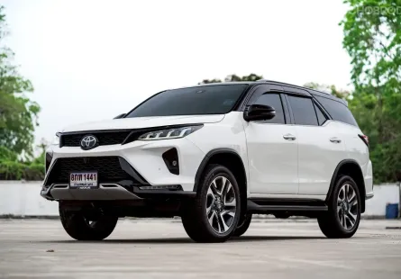 Toyota Fortuner 2.8 TRD 4WD  รถพร้อมใช้งาน มือเดียวป้ายแดง