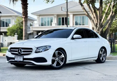 2017 Mercedes-Benz E-Class 2.0 E220d รถเก๋ง 4 ประตู 