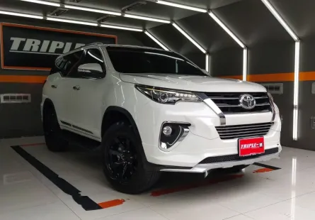 Toyota Fortuner 2.8 V 4WD ท็อป 2016 รถบ้าน ไมล์แท้ 140,000 กม.