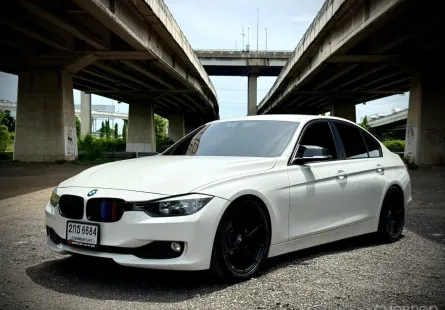 2013 BMW 3 Series 2.0 320i รถเก๋ง 4 ประตู ออกรถง่าย