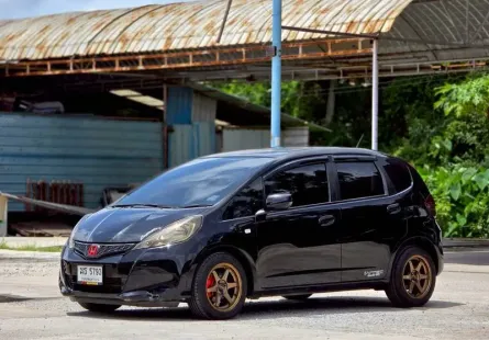 2012 Honda JAZZ 1.5 Sv i-VTEC รถเก๋ง 5 ประตู 