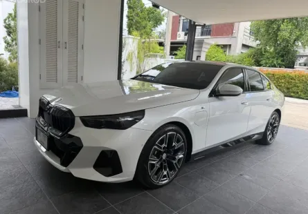 2024 BMW 5 Series 2.0 530e รถเก๋ง 4 ประตู รถบ้านแท้ ไมล์น้อย มือเดียวป้ายแดง 